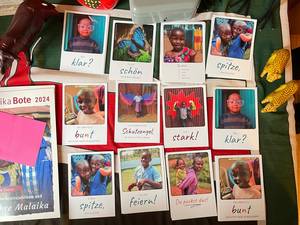Karten mit Kindern aus Maleika mit verschiedenen Unterschriften